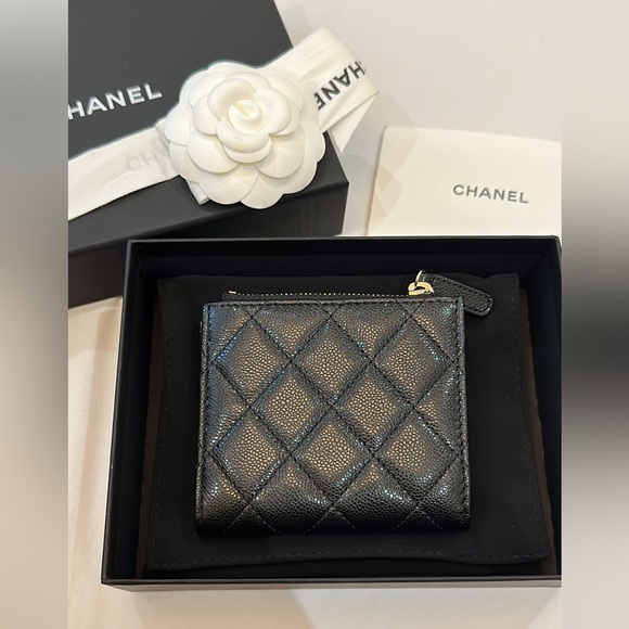 CHANEL 23A Bio Fold Caviar Compact Classic Wallet - Picture 3 of 8